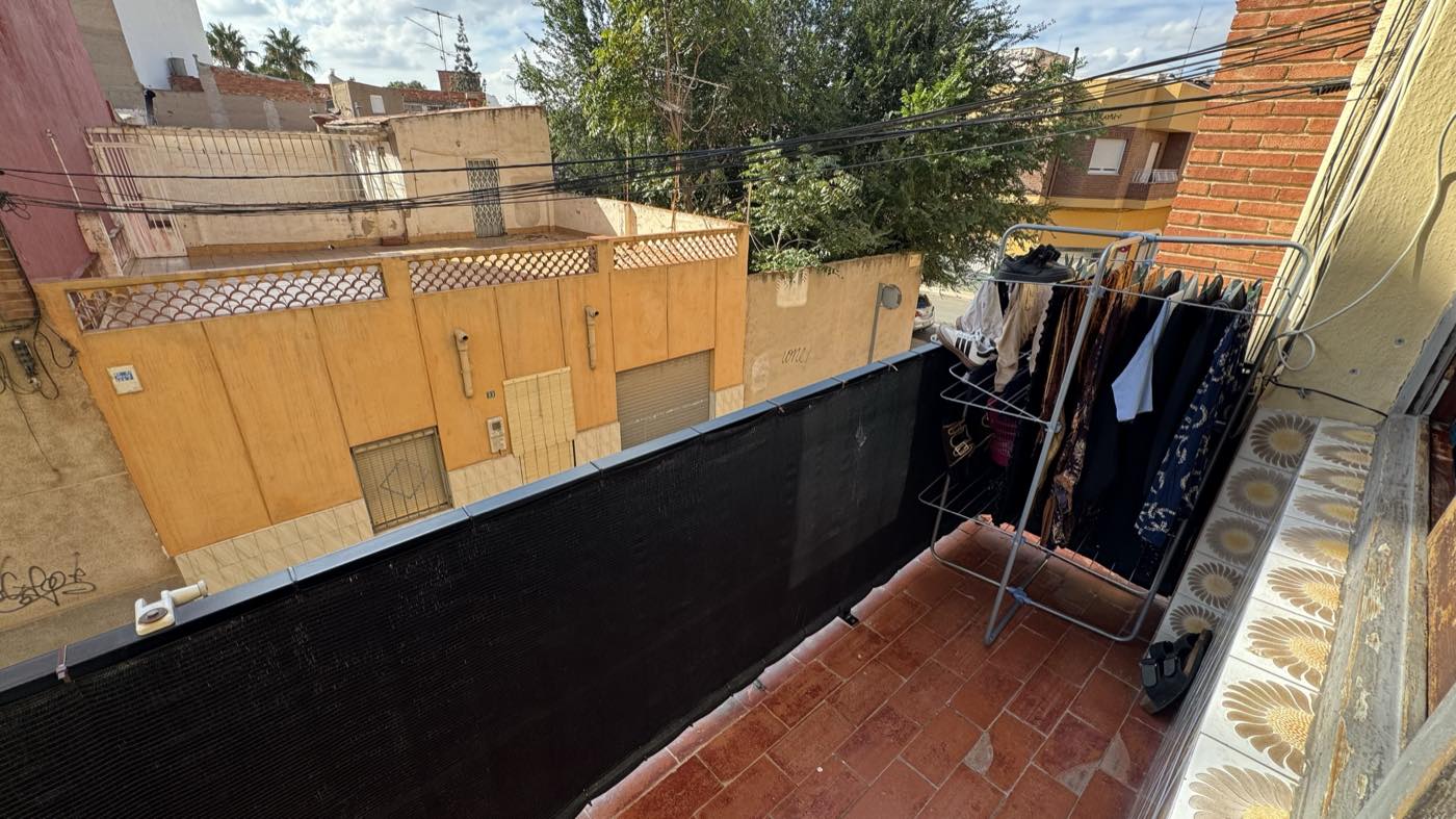Vista desde el balcón a la calle